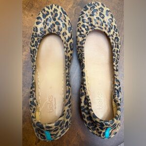 Cheetah Tieks Size 9 Like New with Accessories
